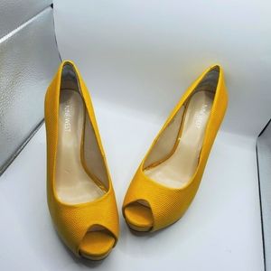 Yellow Snake Skin Nine West Peakaboo Toe Pumps10/10 Size 8